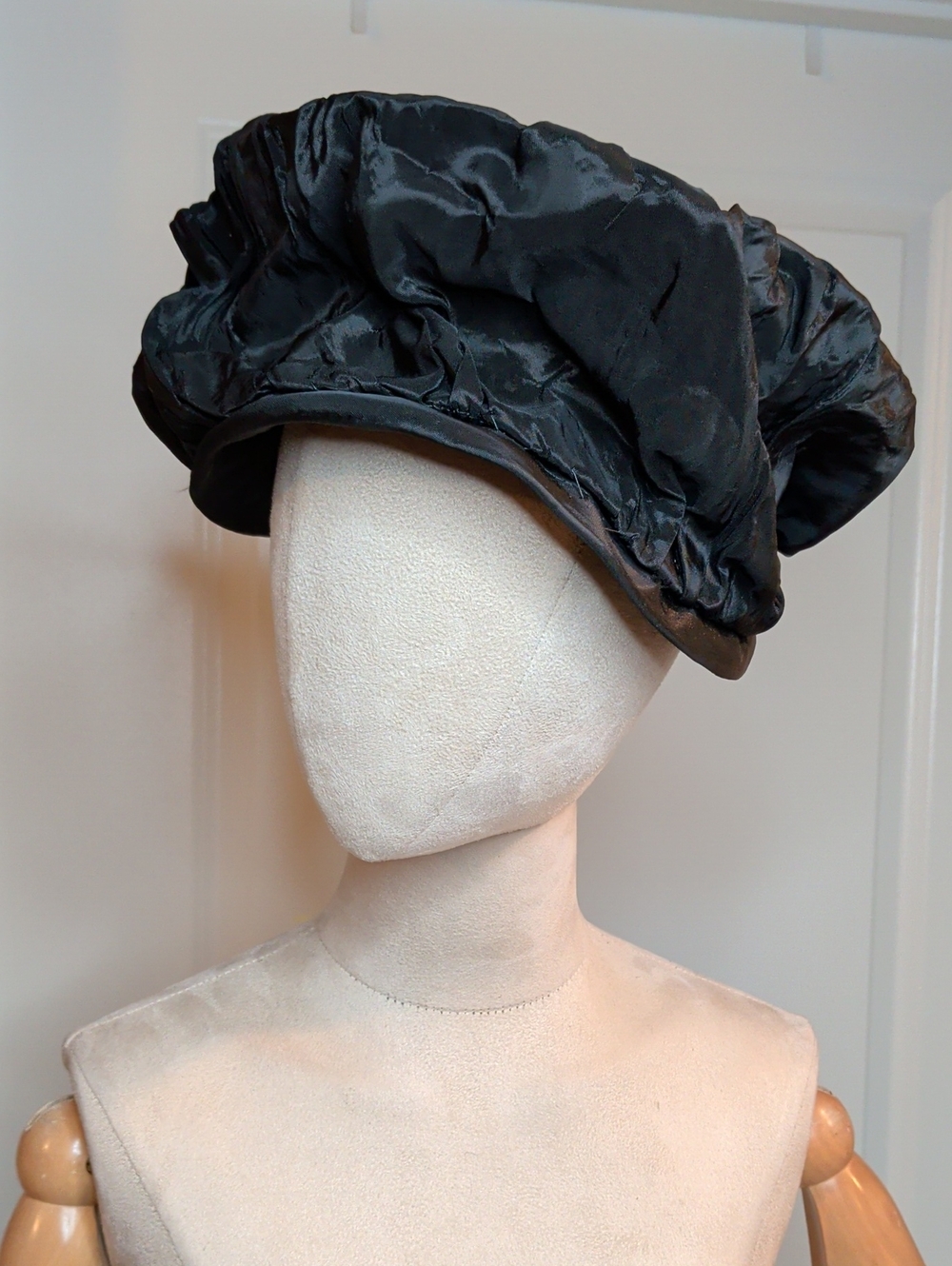 Vintage 50s Black Satin Hat Open Crown The JL Hudson Co SZ 22